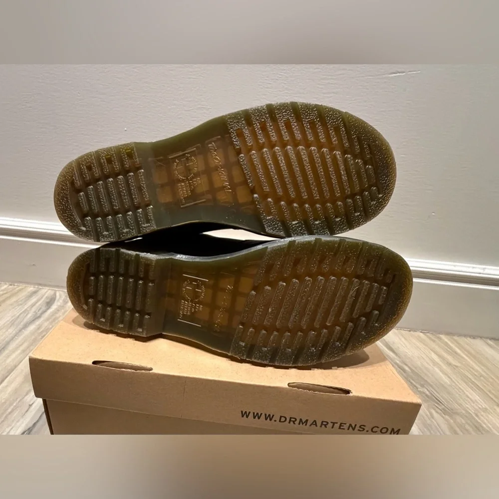 Dr. Martens 2976 Chelsea Boots 🥾 - Picture 13 of 16